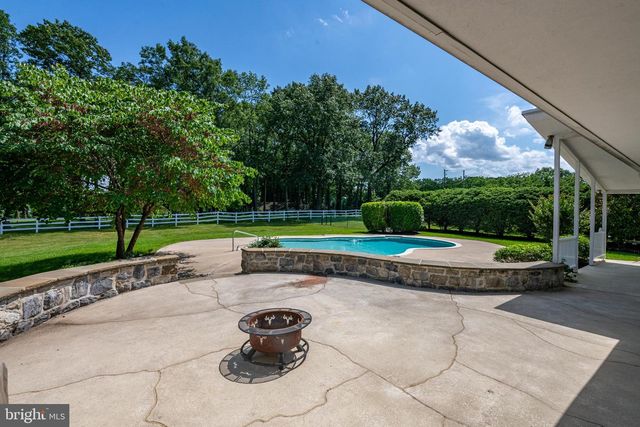 558 BROWNSVILLE RD, Sinking Spring, PA 19608