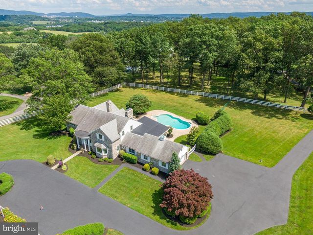 558 BROWNSVILLE RD, Sinking Spring, PA 19608