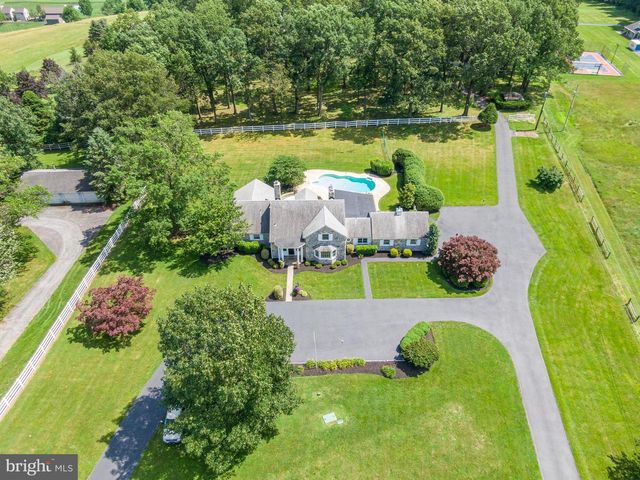 558 BROWNSVILLE RD, Sinking Spring, PA 19608
