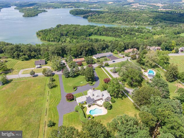 558 BROWNSVILLE RD, Sinking Spring, PA 19608
