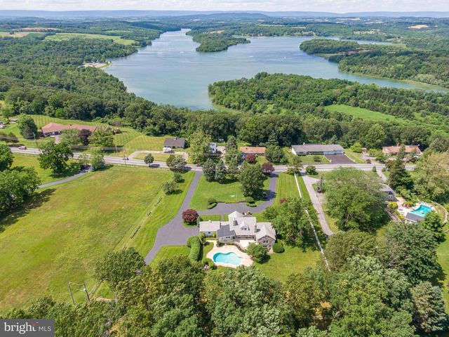 558 BROWNSVILLE RD, Sinking Spring, PA 19608