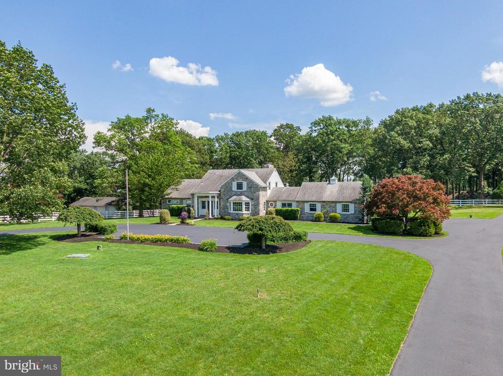 558 BROWNSVILLE RD, Sinking Spring, PA 19608