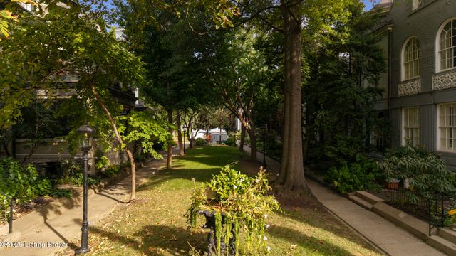 519 W Hill St, Louisville, KY 40208