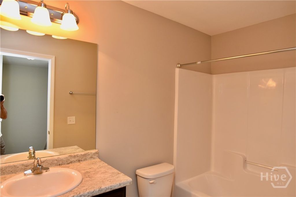 Image 11 of property listing at 45 Walker Court, Richmond Hill, GA 31324