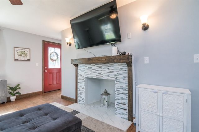 77 Lindbergh Blvd, Westfield, MA 01085