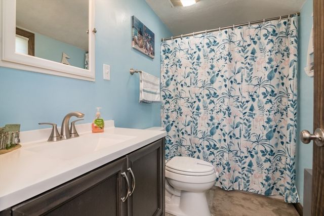 77 Lindbergh Blvd, Westfield, MA 01085