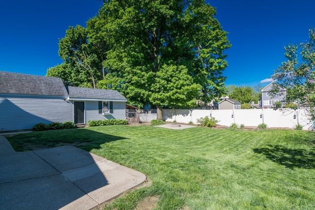 77 Lindbergh Blvd, Westfield, MA 01085