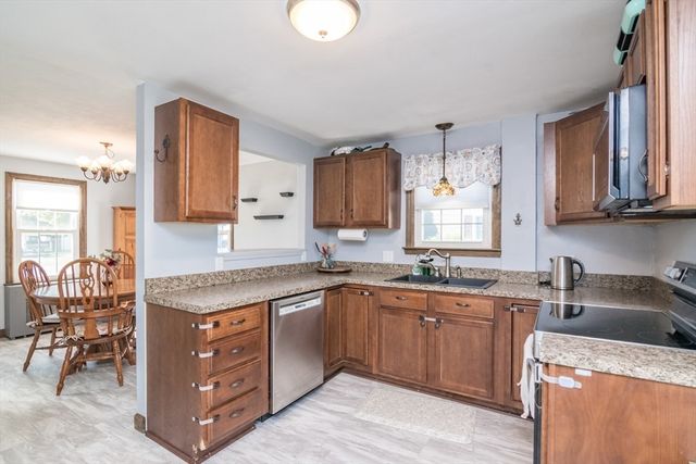 77 Lindbergh Blvd, Westfield, MA 01085