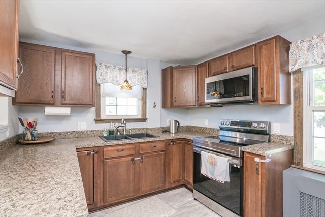77 Lindbergh Blvd, Westfield, MA 01085