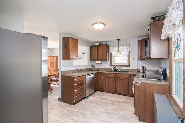77 Lindbergh Blvd, Westfield, MA 01085