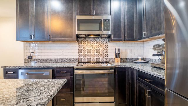 402 E 6th Street, Willow Springs, MO 65793