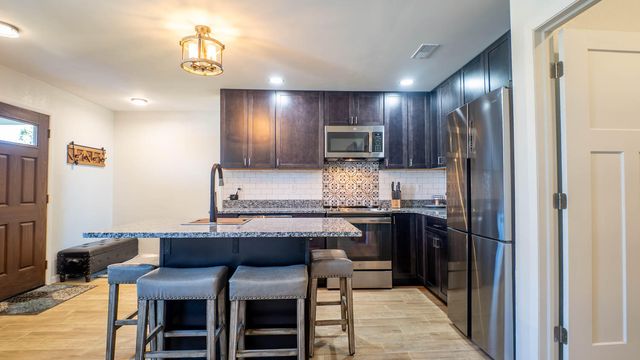 402 E 6th Street, Willow Springs, MO 65793