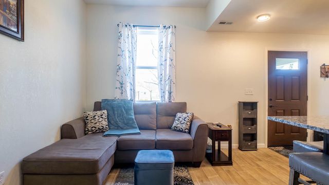 402 E 6th Street, Willow Springs, MO 65793