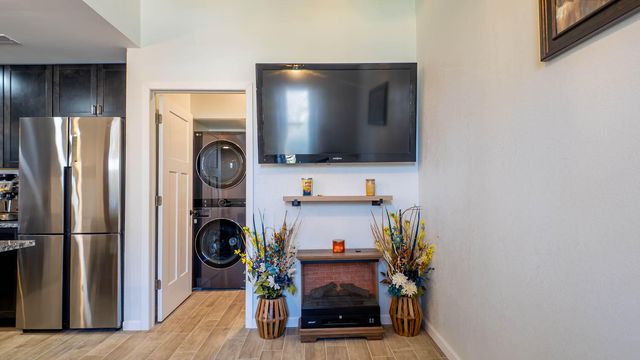 402 E 6th Street, Willow Springs, MO 65793