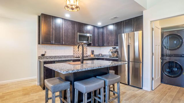 402 E 6th Street, Willow Springs, MO 65793