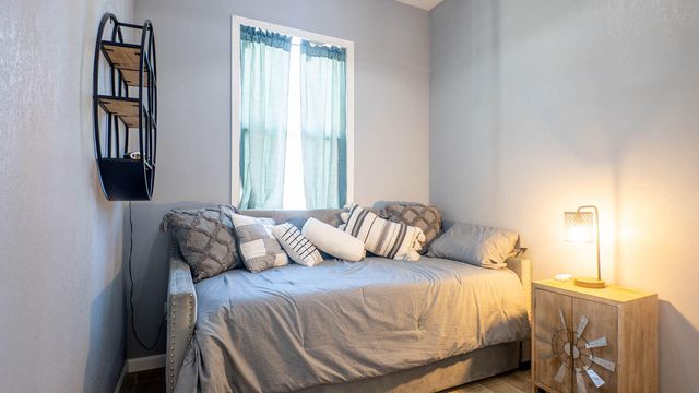 402 E 6th Street, Willow Springs, MO 65793