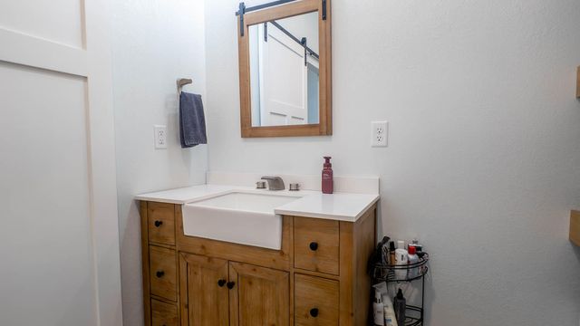 402 E 6th Street, Willow Springs, MO 65793