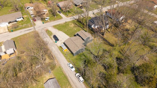 402 E 6th Street, Willow Springs, MO 65793