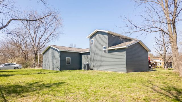 402 E 6th Street, Willow Springs, MO 65793