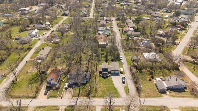 402 E 6th Street, Willow Springs, MO 65793