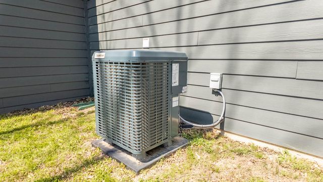 402 E 6th Street, Willow Springs, MO 65793