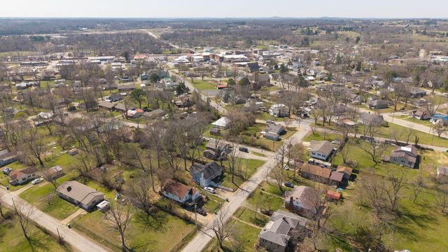 402 E 6th Street, Willow Springs, MO 65793