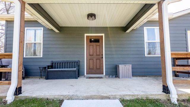 402 E 6th Street, Willow Springs, MO 65793