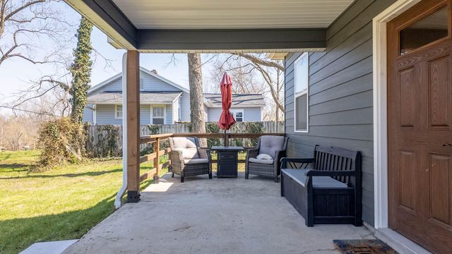 402 E 6th Street, Willow Springs, MO 65793