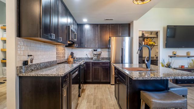 402 E 6th Street, Willow Springs, MO 65793