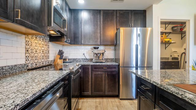 402 E 6th Street, Willow Springs, MO 65793