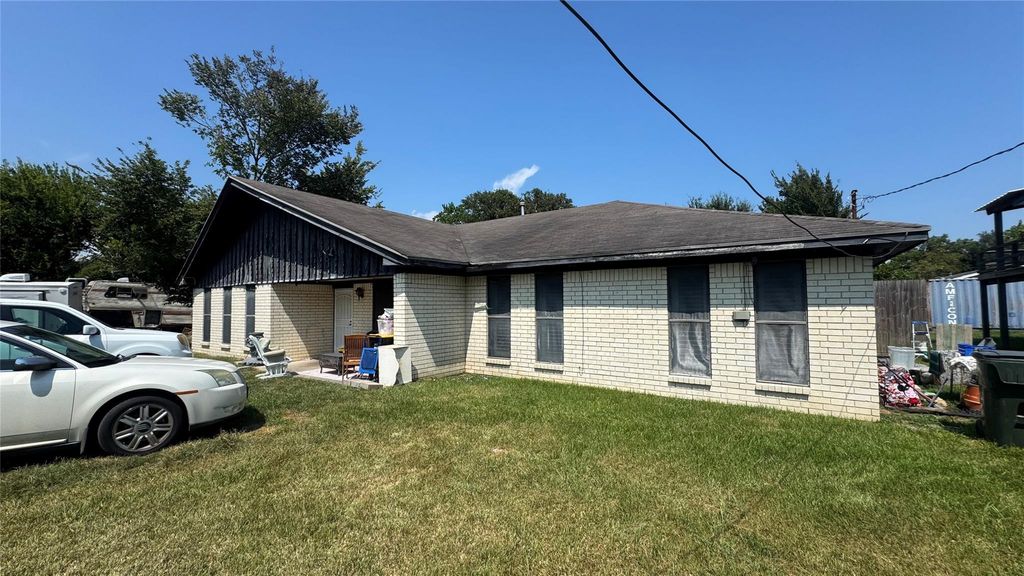 4717 17th Street, Bacliff, TX 77518