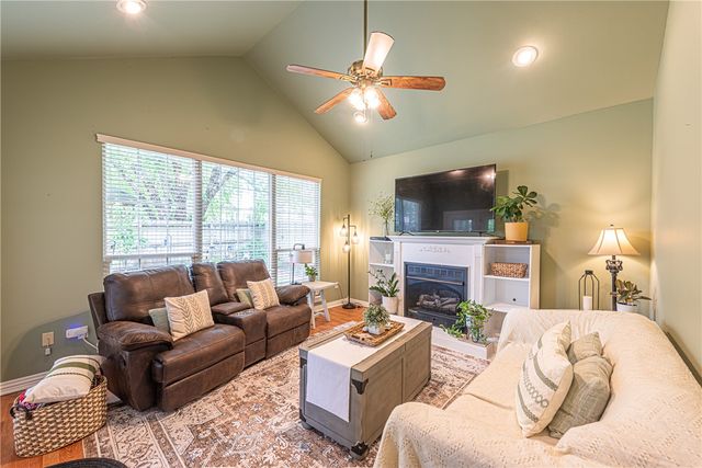 516 Brandy Station Drive, Fayetteville, AR 72704