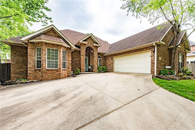 516 Brandy Station Drive, Fayetteville, AR 72704