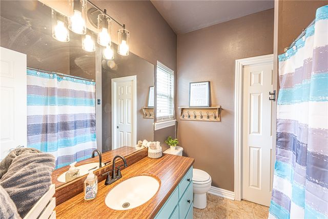 516 Brandy Station Drive, Fayetteville, AR 72704