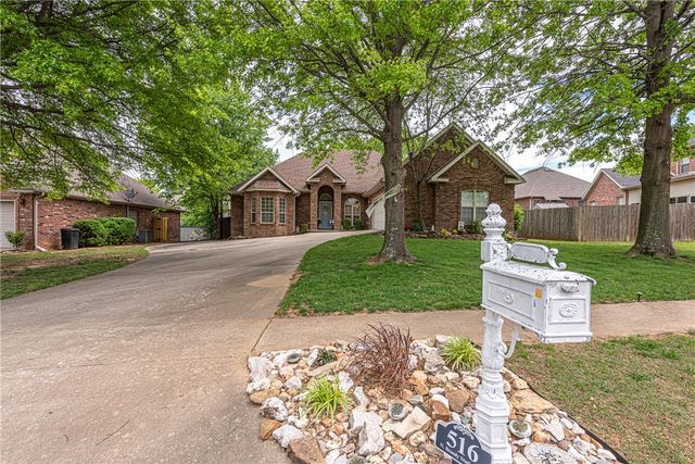 516 Brandy Station Drive, Fayetteville, AR 72704