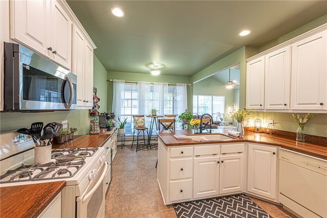 516 Brandy Station Drive, Fayetteville, AR 72704