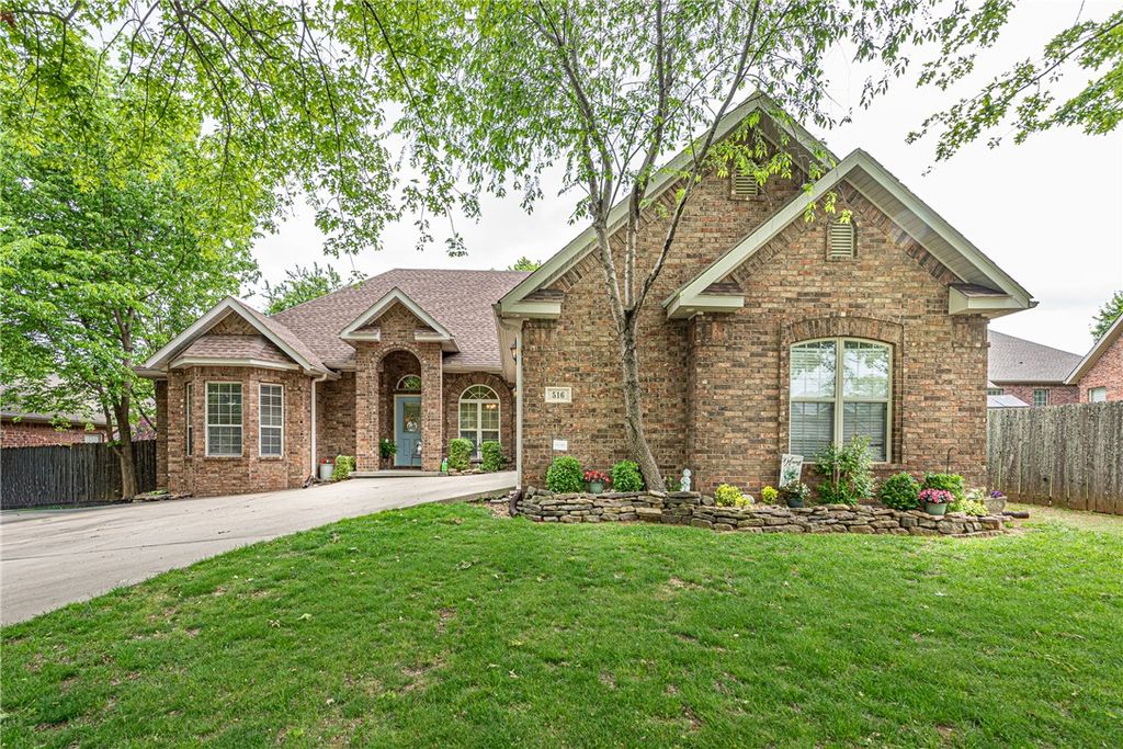 516 Brandy Station Drive, Fayetteville, AR 72704
