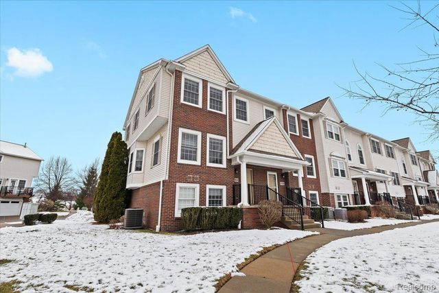 732 Eagle Drive, Fenton, MI 48430