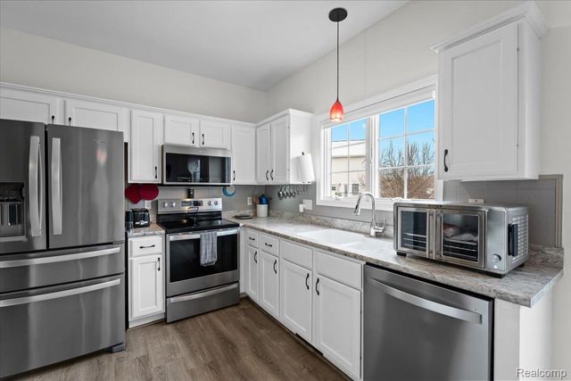 732 Eagle Drive, Fenton, MI 48430