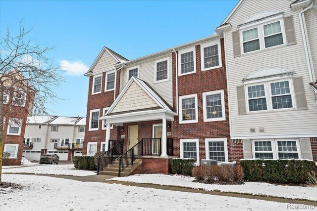 732 Eagle Drive, Fenton, MI 48430