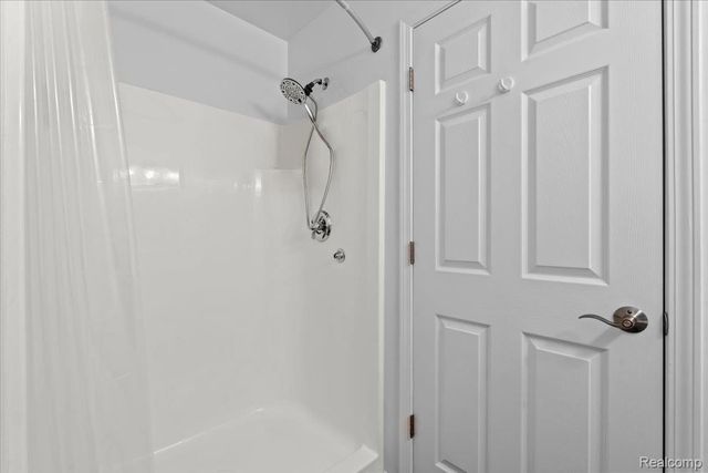 732 Eagle Drive, Fenton, MI 48430