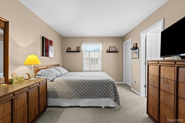 732 Eagle Drive, Fenton, MI 48430