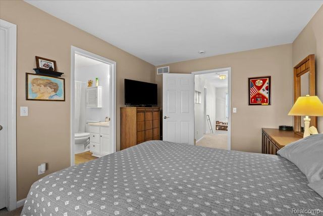 732 Eagle Drive, Fenton, MI 48430