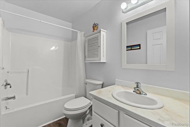 732 Eagle Drive, Fenton, MI 48430