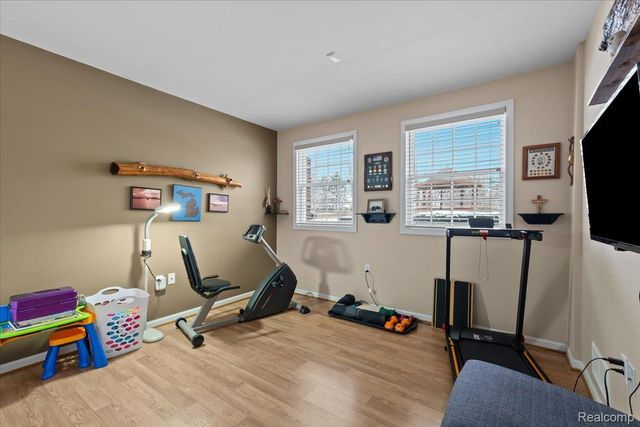 732 Eagle Drive, Fenton, MI 48430