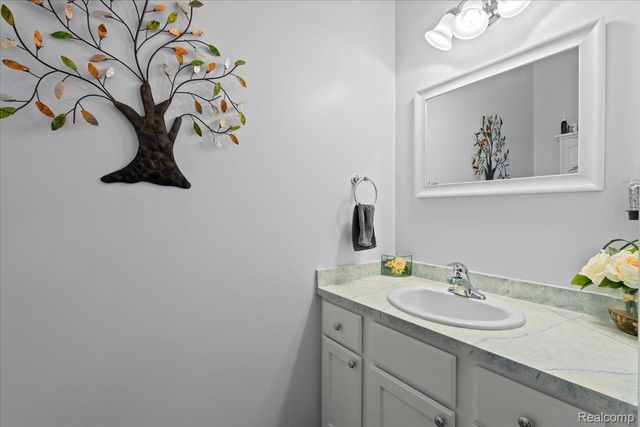 732 Eagle Drive, Fenton, MI 48430