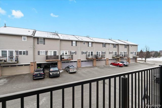 732 Eagle Drive, Fenton, MI 48430