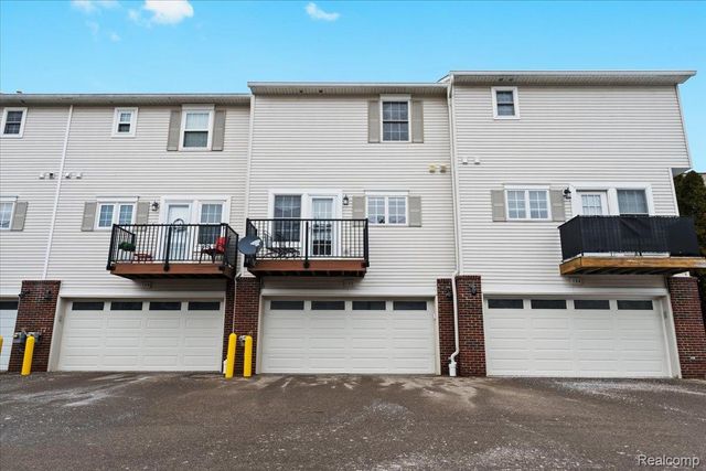 732 Eagle Drive, Fenton, MI 48430