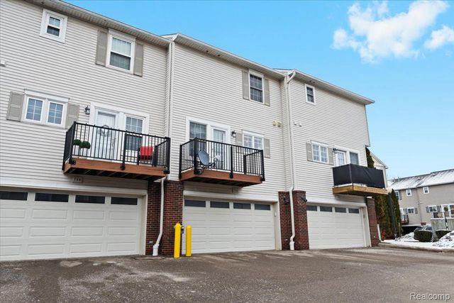 732 Eagle Drive, Fenton, MI 48430