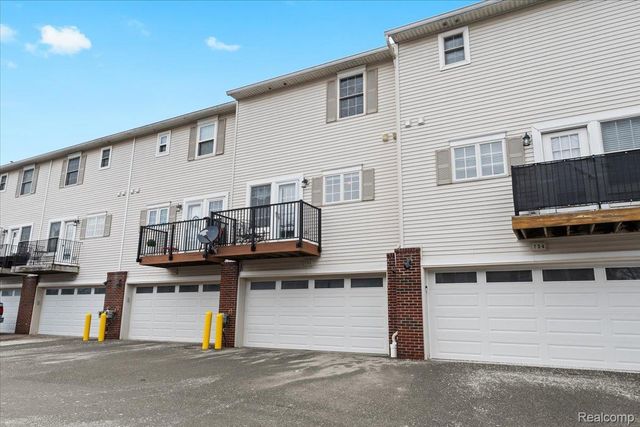 732 Eagle Drive, Fenton, MI 48430